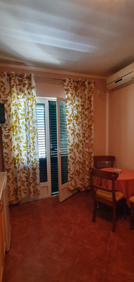 Lav Apartments Херцег-Нови Экстерьер фото
